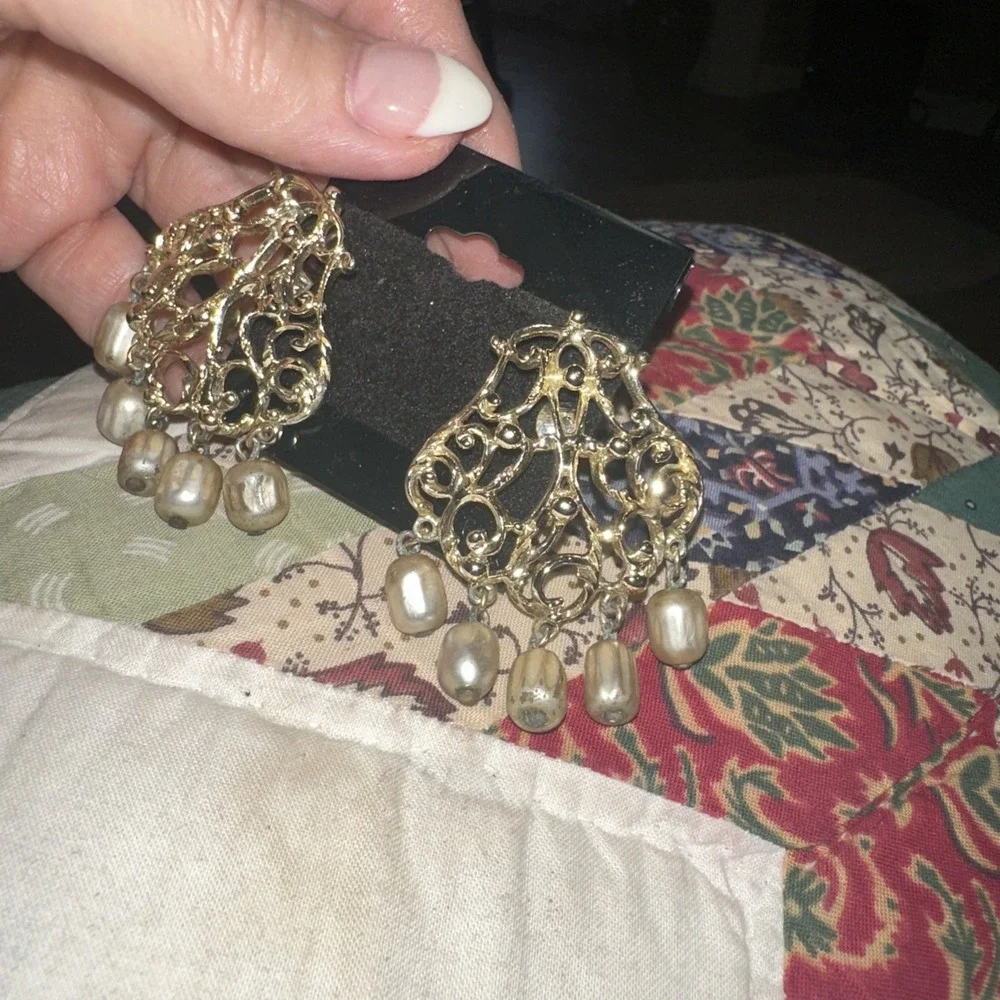 Vintage Sarah Coventry Venetian Lace Gold Tone Clip Earrings With Faux Pearls